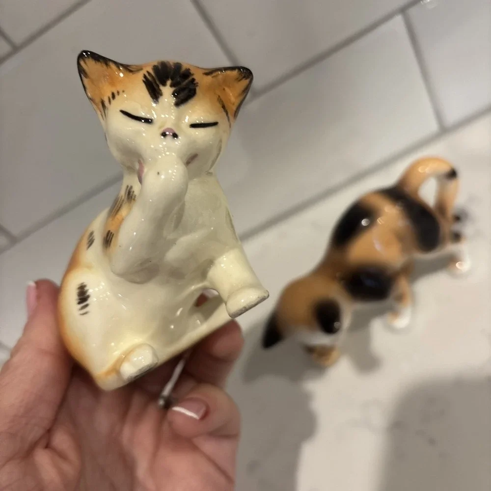 Vintage Set of 2 Hand Painted‎ Cat Figures Porcelain Orange Calico Tabby Kittens